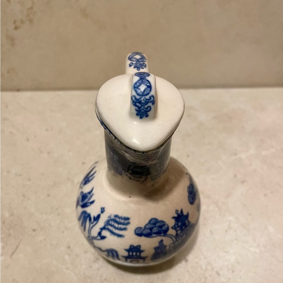 Vintage Blue Willow Cruet Oil or Vinegar Pitcher - Picture 5 of 7
